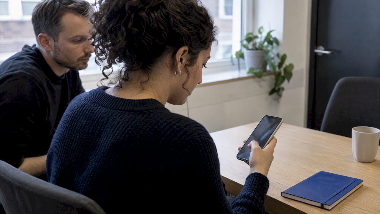Make Mobile UI Patterns Reachable: 5 Tap Test for UK Designers